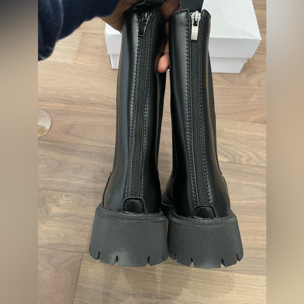 NIB Sz 39 (8) Blk Boots w/zipper - Picture 5 of 7